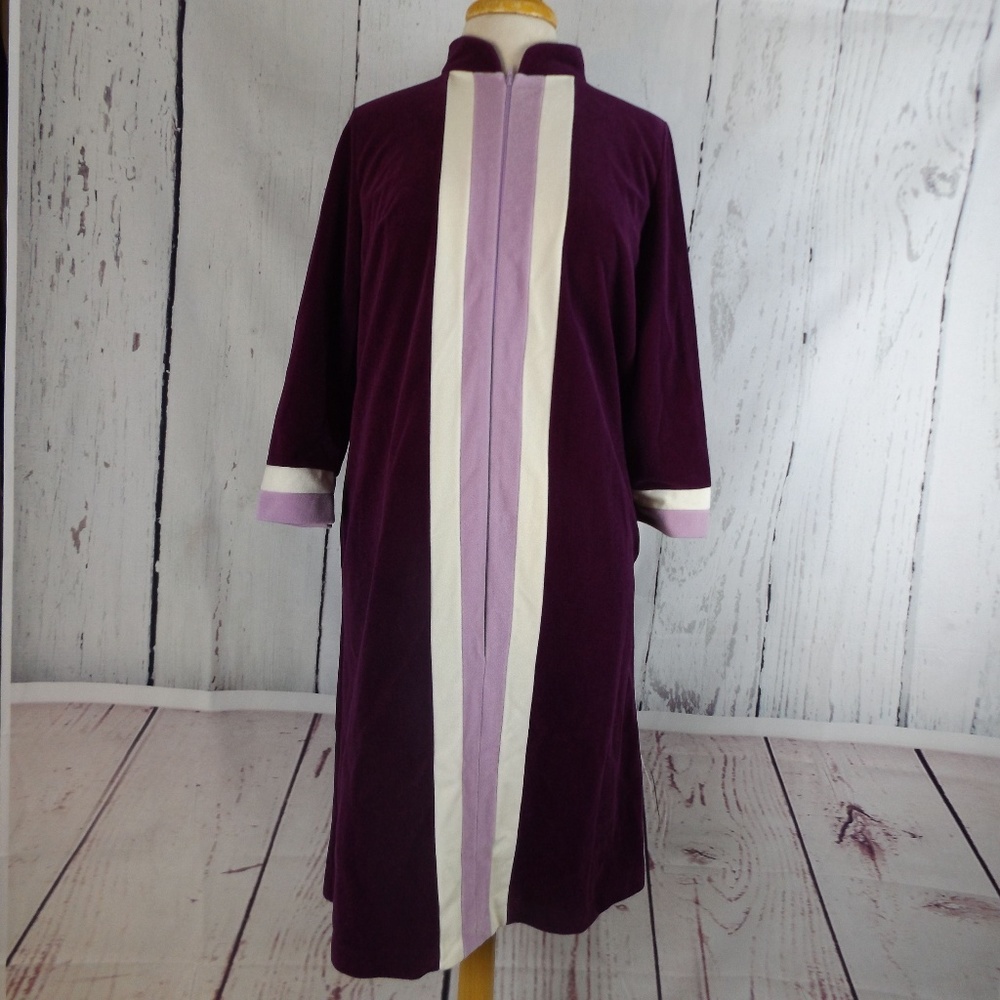 Vintage Vanity Fair Robe / House Coat - Plum - 12
